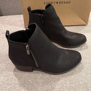 Lucky Brand black ankle boots w/side zippers. Big girls size 2